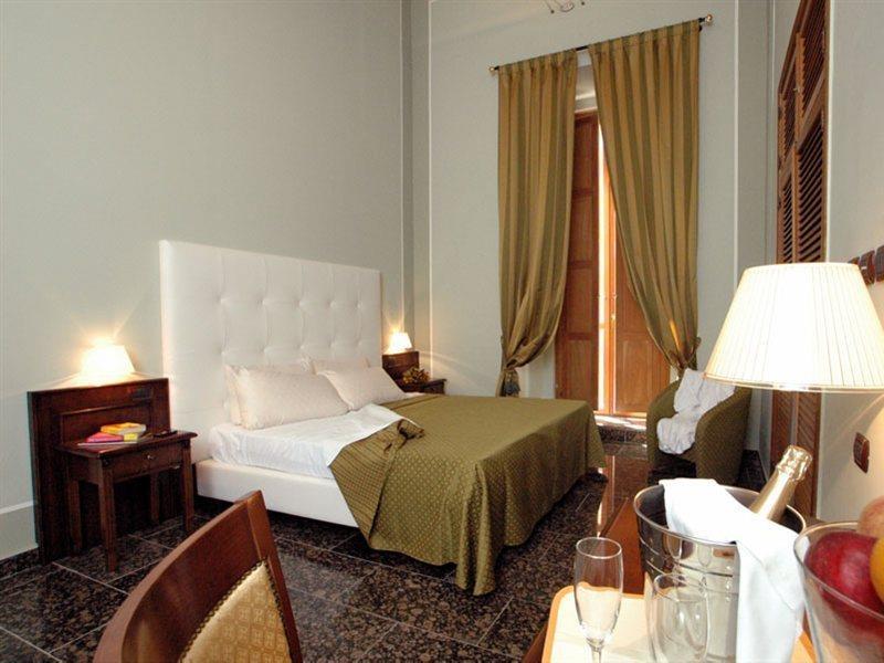 Le Stanze Del Vicere Boutique Hotel Naples Exterior photo