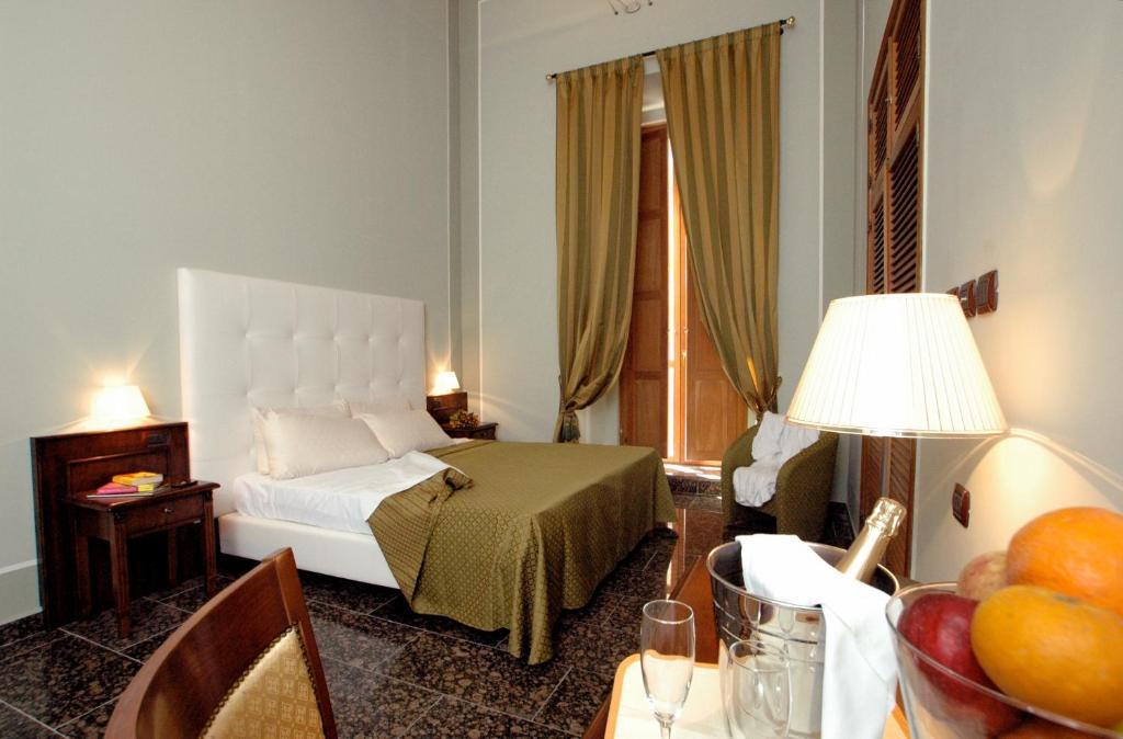Le Stanze Del Vicere Boutique Hotel Naples Room photo